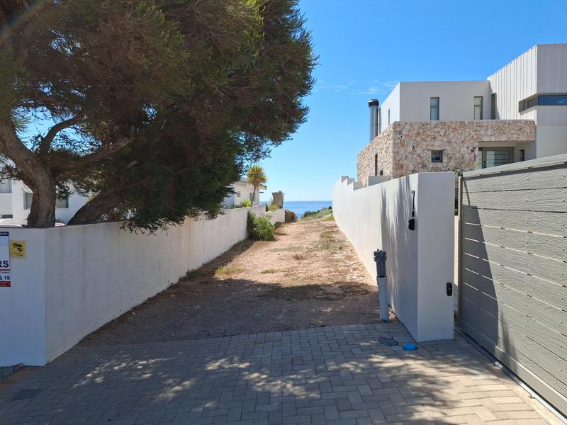 To Let 4 Bedroom Property for Rent in Britannia Bay Western Cape